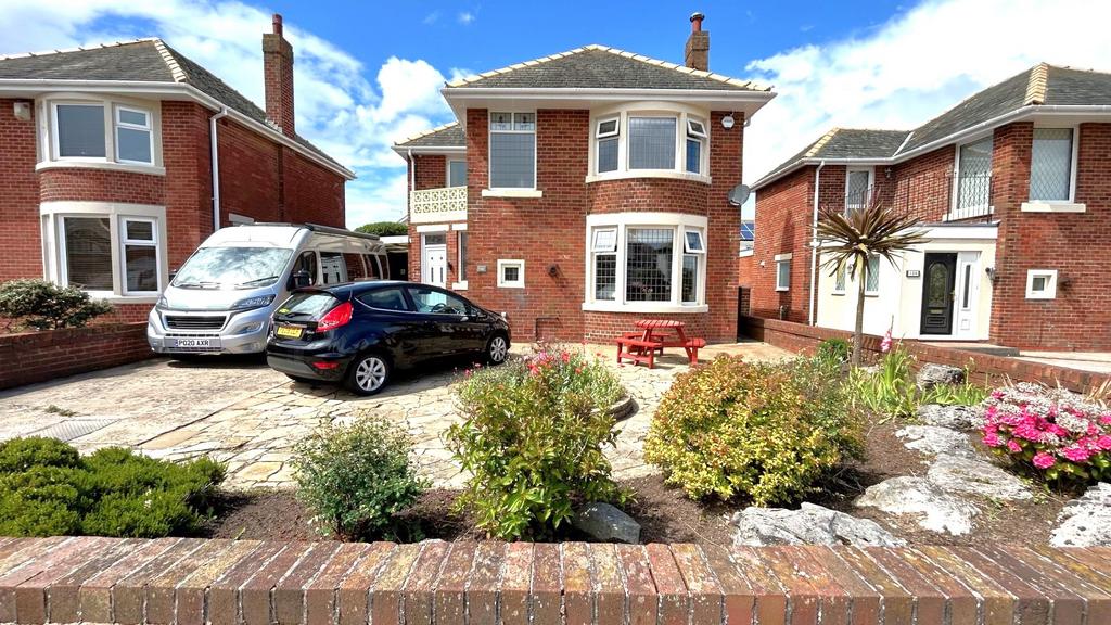 Clifton Drive, Blackpool FY4 3 bed detached house for sale £325,000