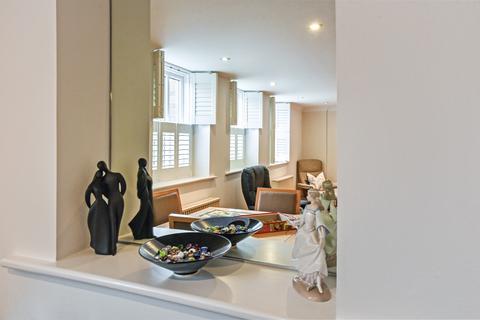 3, Bankside House Elm Road, Winchester, SO22 5LZ