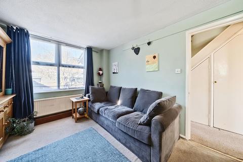 2 bedroom end of terrace house for sale - Garden Close, London