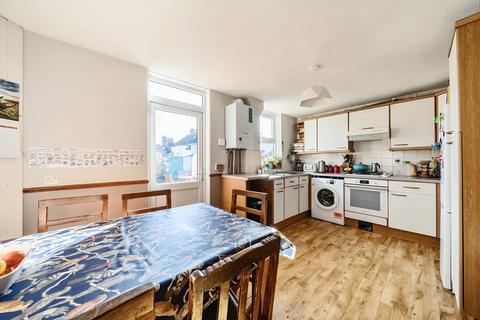 2 bedroom end of terrace house for sale - Garden Close, London
