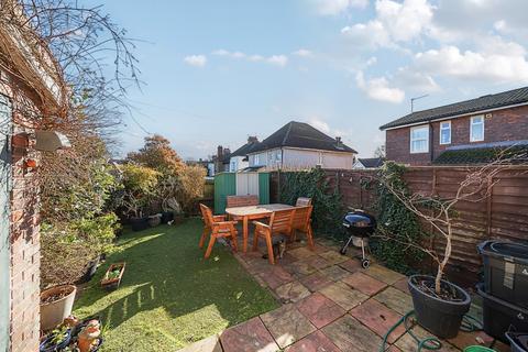 34 Garden Close, London, SE12 9TG