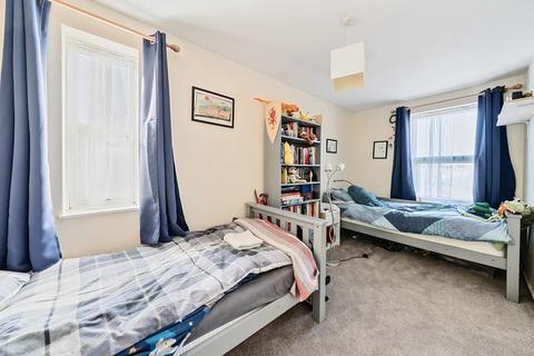 34 Garden Close, London, SE12 9TG