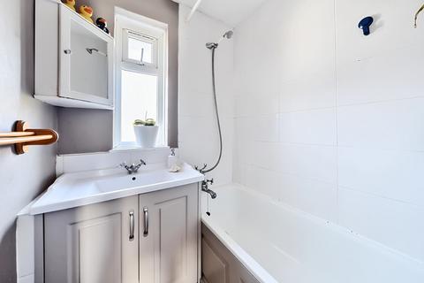 34 Garden Close, London, SE12 9TG