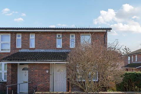 34 Garden Close, London, SE12 9TG