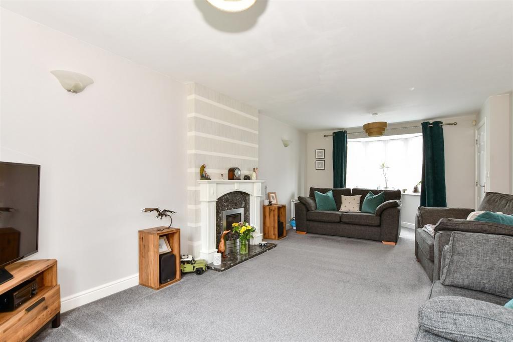 Bluebell Drive, Sittingbourne, Kent 5 bed detached house for sale £