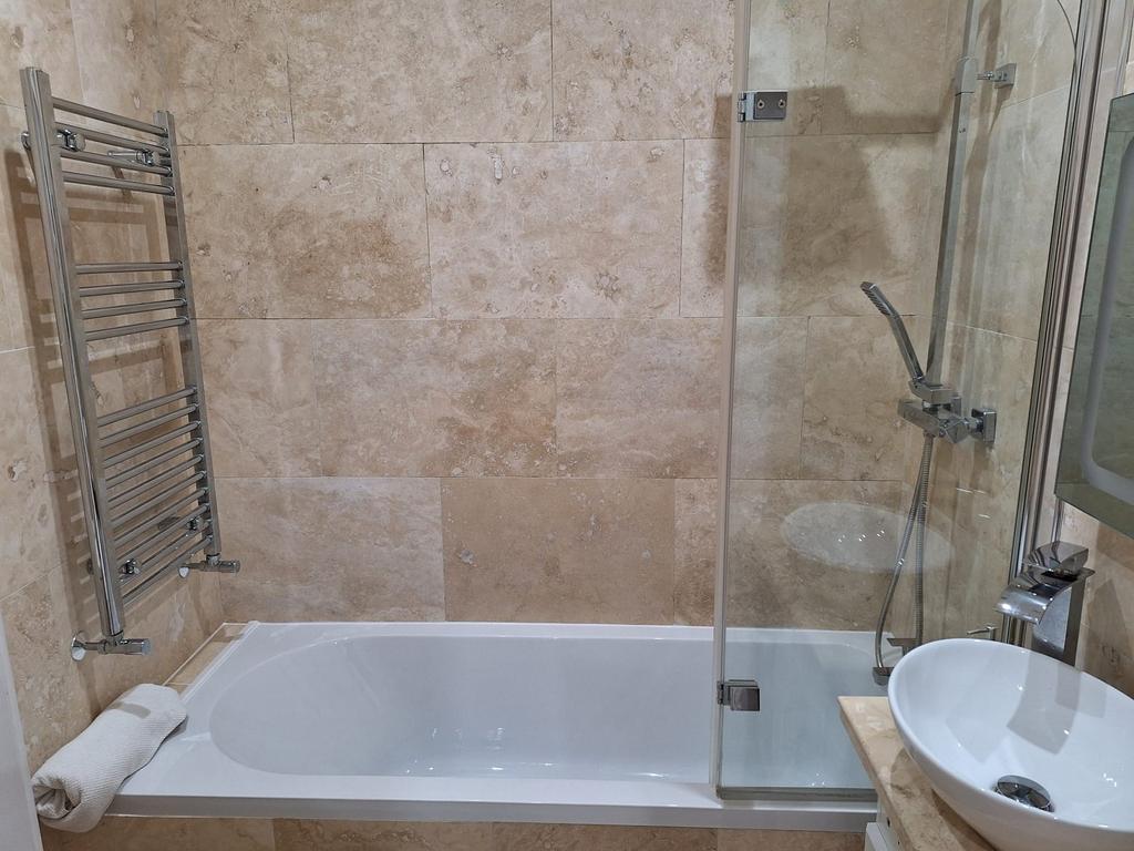 En suite 2