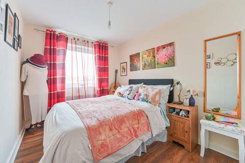 2 bedroom flat to rent, Maple Road, Penge, London, SE20