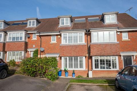 4 bedroom terraced house for sale, Woodfield Close, Coulsdon CR5