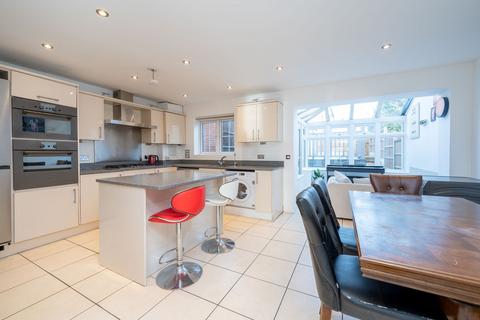 4 bedroom terraced house for sale - Woodfield Close, Coulsdon CR5