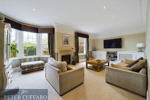 5 bedroom detached house for sale, Downfield Road, Hertford SG13