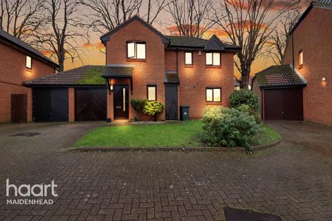 3 bedroom detached house for sale, Stonefield Park, Maidenhead