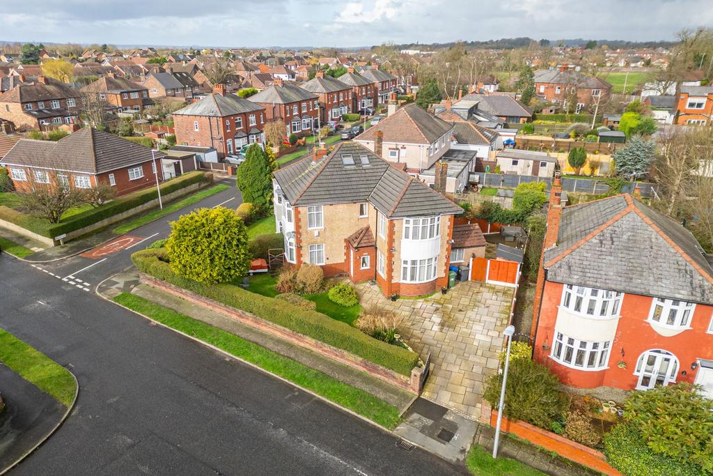 Widnes, Widnes WA8 3 bed semidetached house for sale £340,000