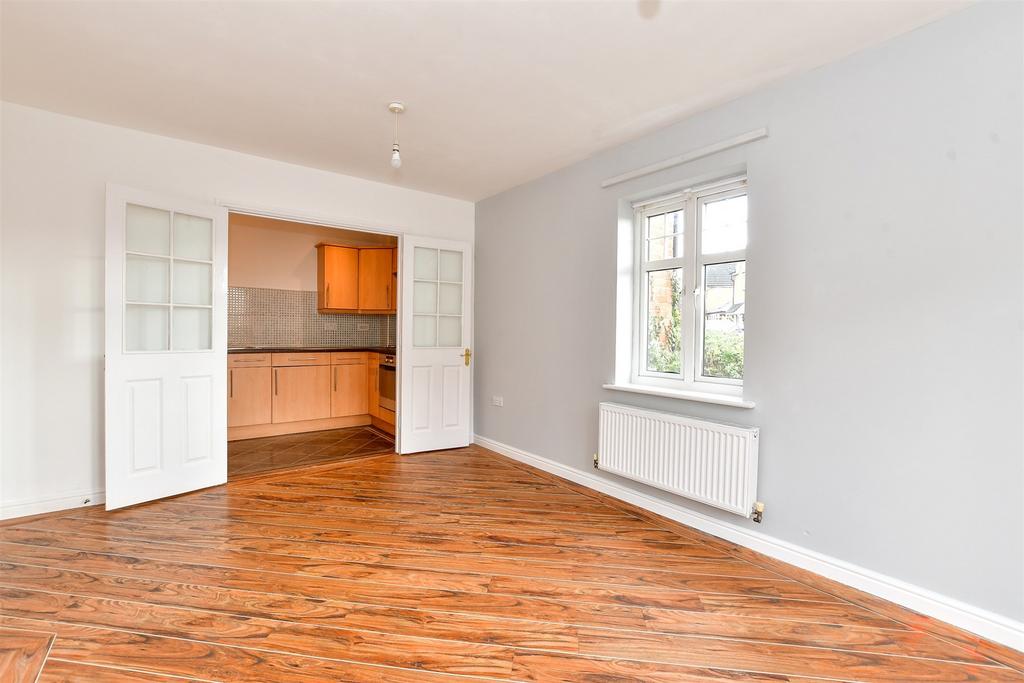 Muir Place, Wickford, Essex 2 bed ground floor flat for sale £210,000