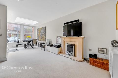 4 bedroom end of terrace house for sale, Priory Road, Ascot