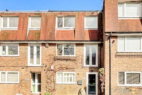4 bedroom terraced house for sale, Yew Tree Court, Littlebourne, Canterbury, Kent, CT3