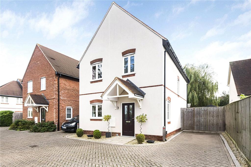 Walnut Tree Close, Chinnor OX39 3 bed detached house for sale £575,000