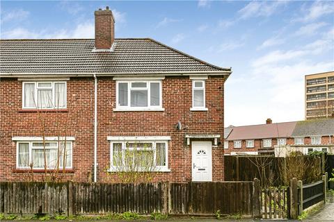26 New Close, London, SW19 2SY