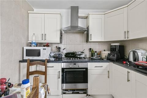 26 New Close, London, SW19 2SY