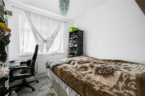 26 New Close, London, SW19 2SY
