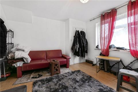 26 New Close, London, SW19 2SY