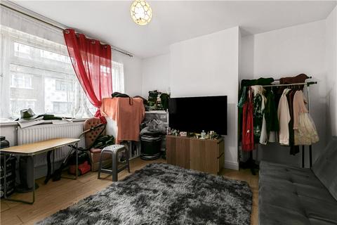 26 New Close, London, SW19 2SY