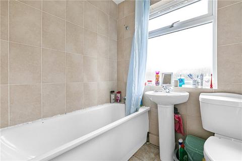 26 New Close, London, SW19 2SY