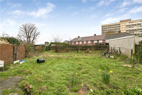 26 New Close, London, SW19 2SY