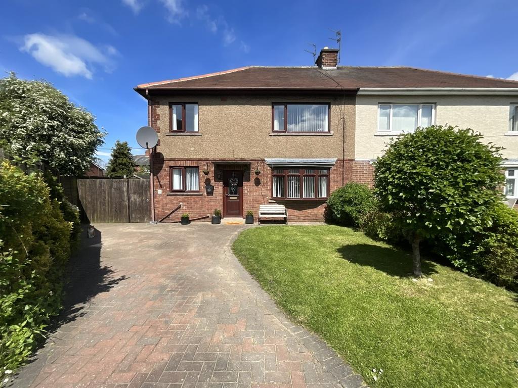 Barnard Grove, Jarrow, Tyne and Wear... 3 bed semidetached house £