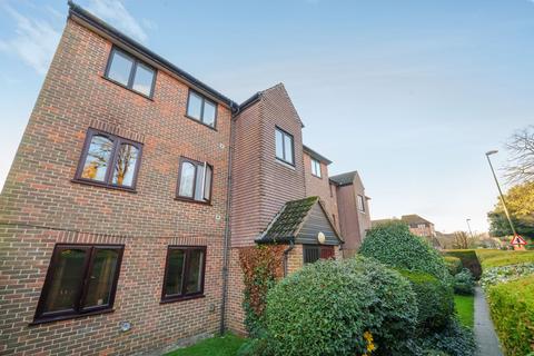 2 bedroom flat for sale, Station Road, Pulborough, RH20