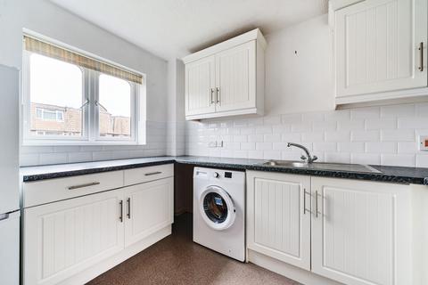 2 bedroom flat for sale, Station Road, Pulborough, RH20