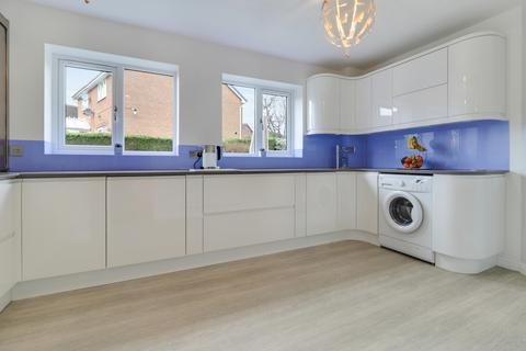 2 Airedale Heights, Wakefield, WF2 8YF
