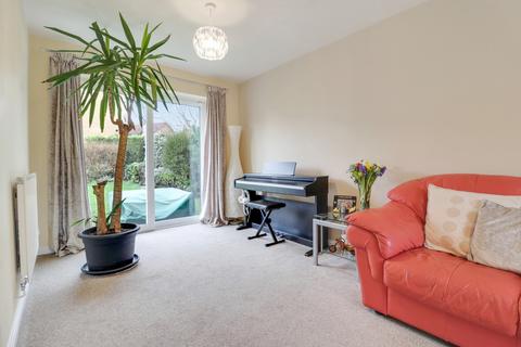 2 Airedale Heights, Wakefield, WF2 8YF