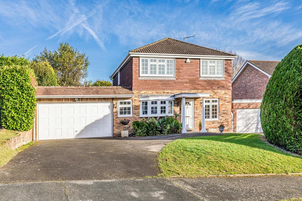 Bramble Rise, Cobham, KT11 4 bed detached house for sale £1,195,000
