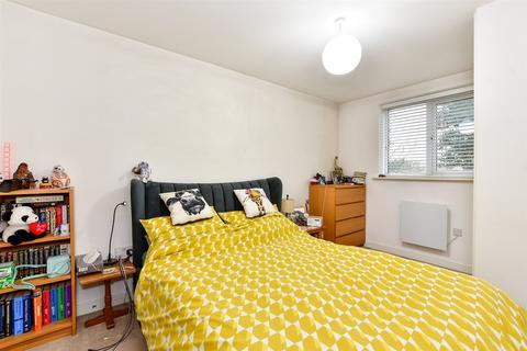2 bedroom flat for sale - Golden Jubilee Way, Wickford, Essex