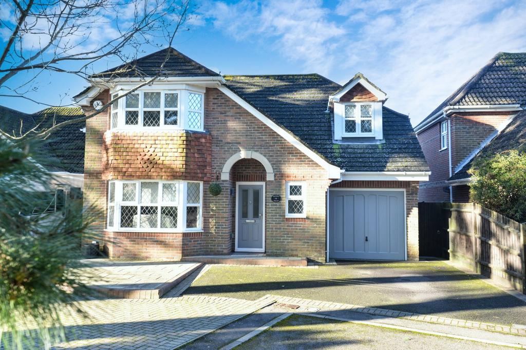 Seddon Close, Barton on Sea, New... 4 bed detached house for sale £