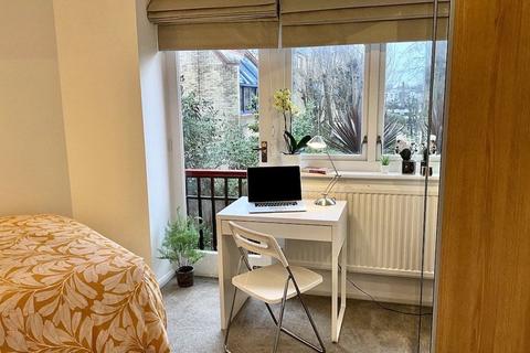 1 bedroom in a house share to rent, Bywater Place, London, SE16