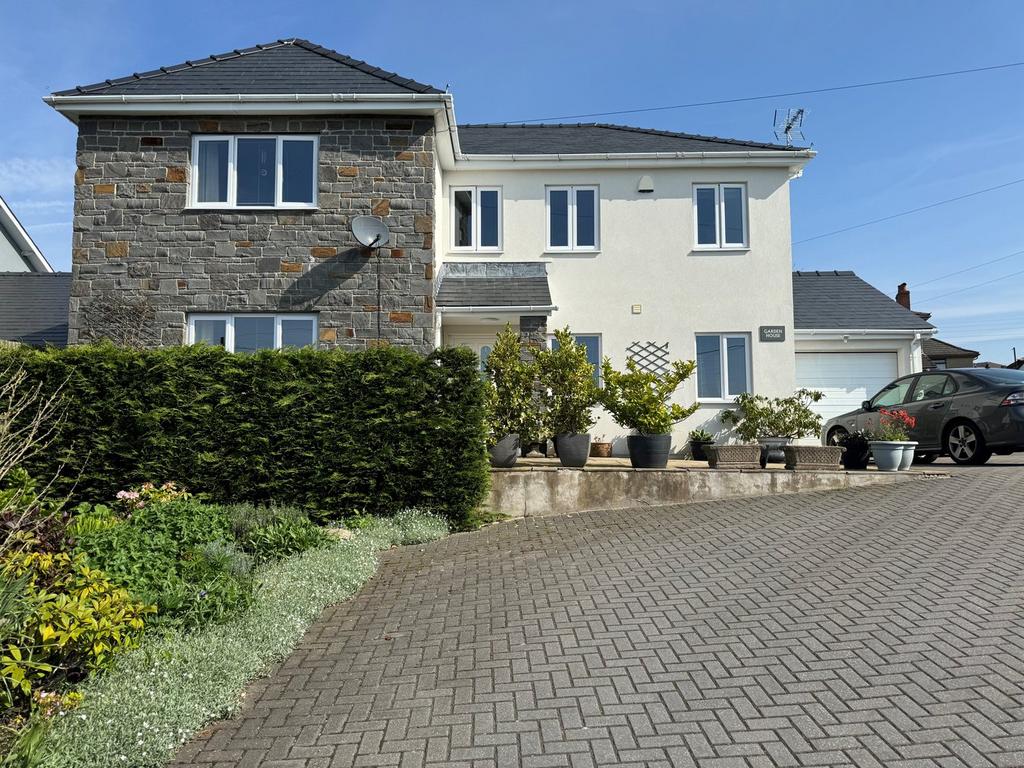 Blackwood NP12 4 bed detached house for sale £449,995