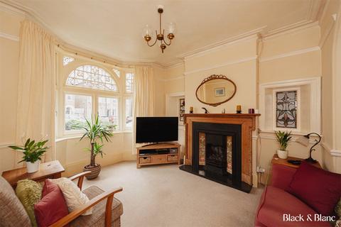 4 bedroom end of terrace house for sale, Chisholm Road, Croydon, CR0