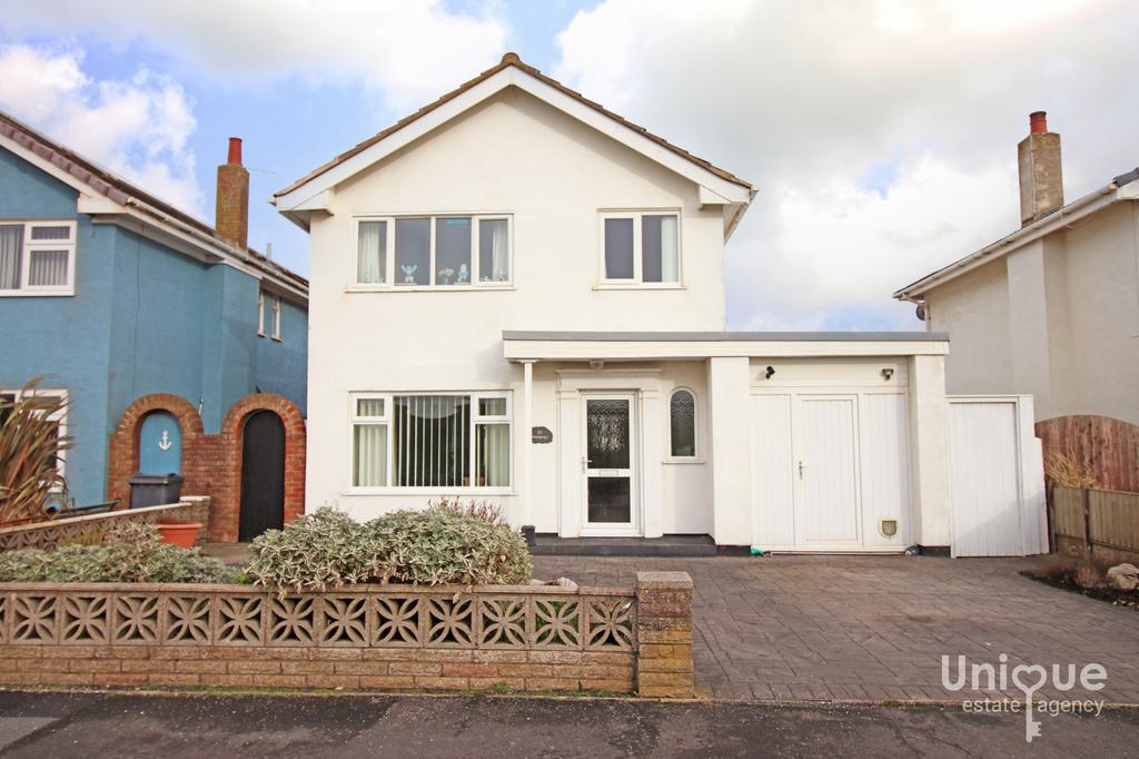 Fairway, Fleetwood, FY7 4 bed detached house for sale £280,000