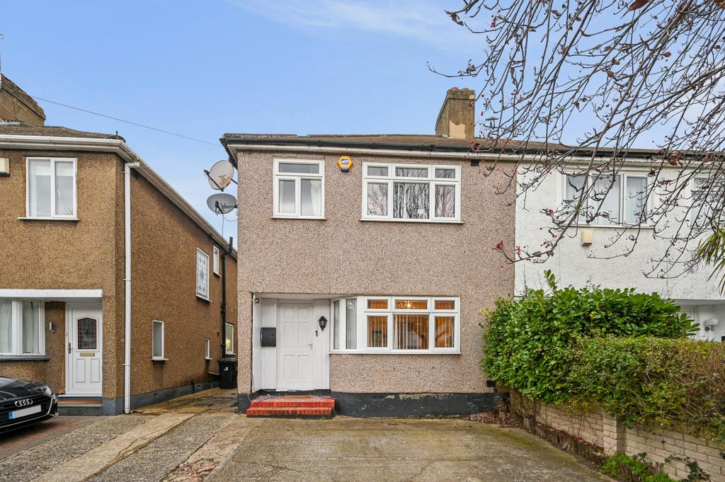 Charming 3 Bedroom Family Home in Prime Location
