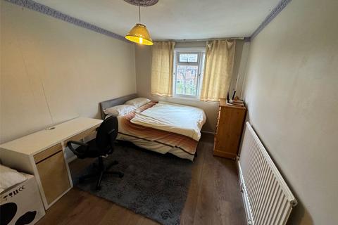 1 bedroom in a house share to rent, Bisham Close, Carshalton, SM5