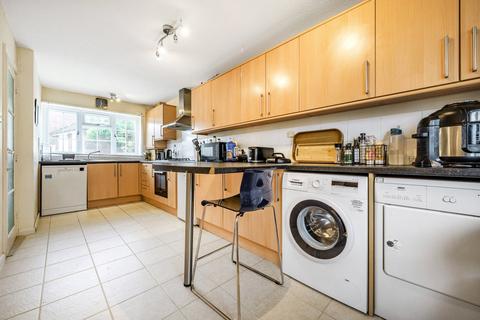 9 Danses Close, Guildford, GU4 7EE
