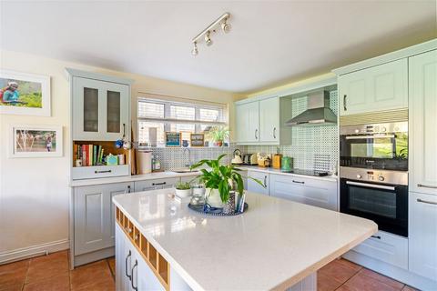 4 bedroom detached house for sale, Farleigh Road, Cliddesden, Basingstoke