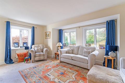 Hillview Farleigh Road, Cliddesden, Basingstoke, RG25 2JL