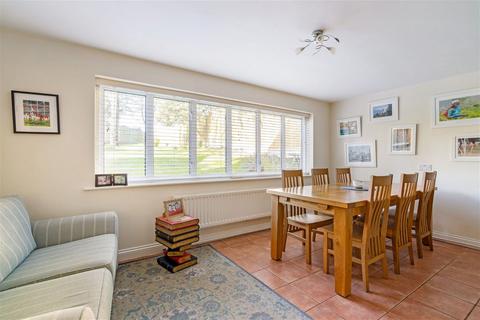 Hillview Farleigh Road, Cliddesden, Basingstoke, RG25 2JL