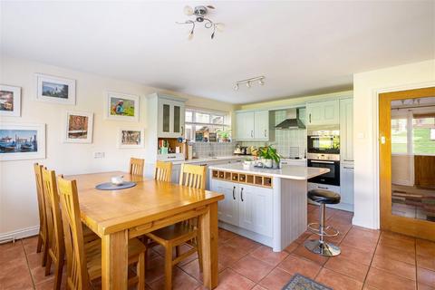 Hillview Farleigh Road, Cliddesden, Basingstoke, RG25 2JL