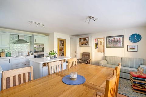 Hillview Farleigh Road, Cliddesden, Basingstoke, RG25 2JL
