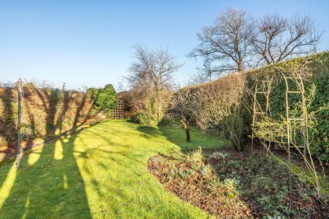 25 Charlock Way, Guildford, GU1 1YB