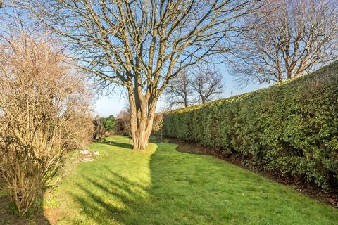 25 Charlock Way, Guildford, GU1 1YB