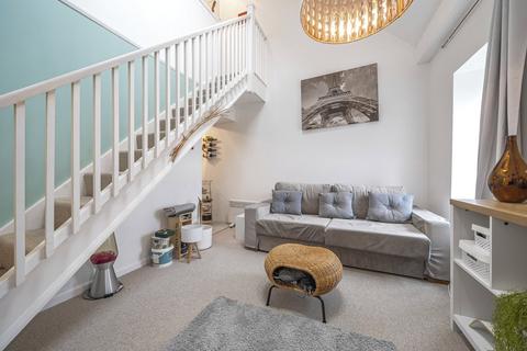 10 Bradfield Close, Guildford, GU4 7YT
